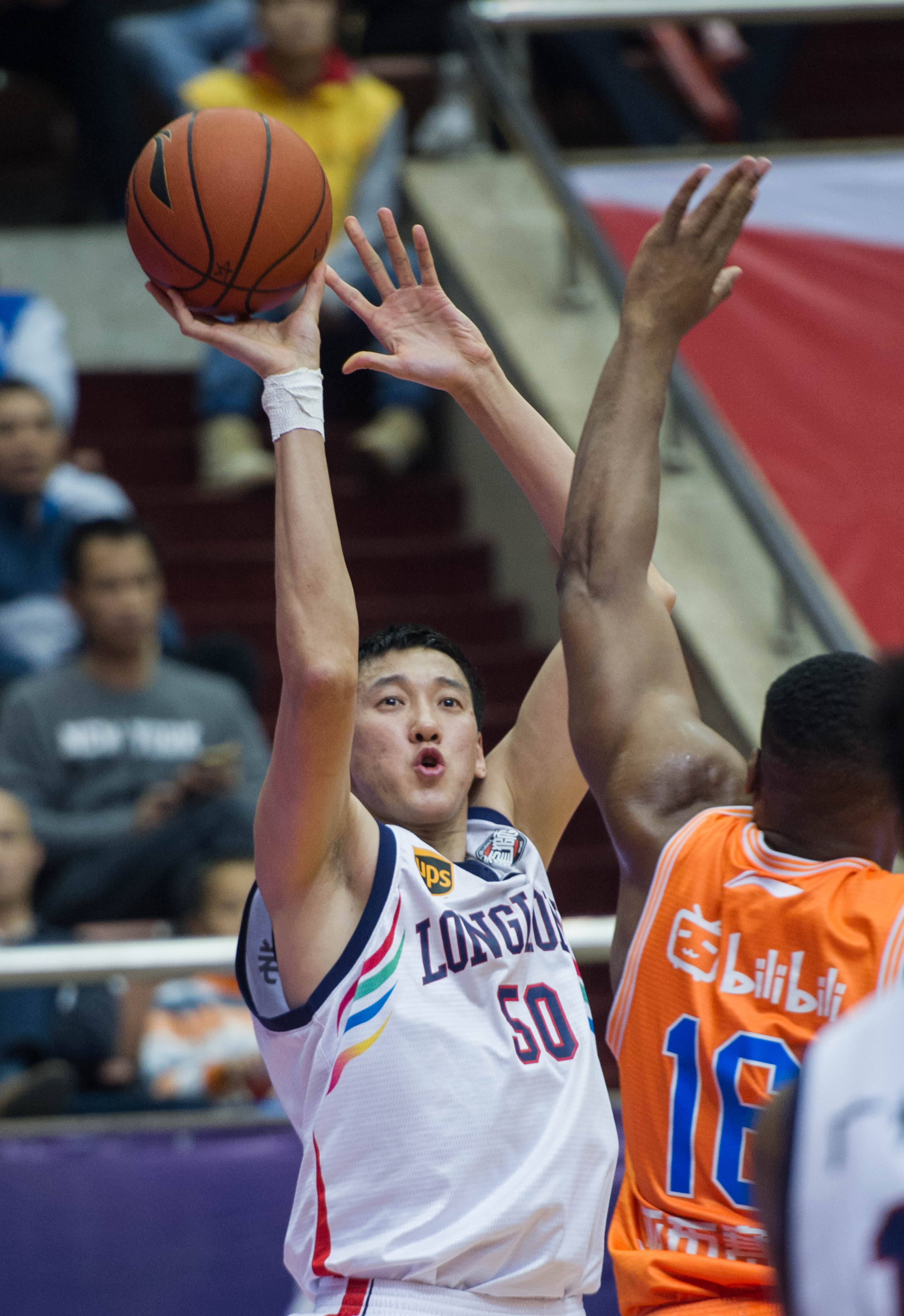 防线上占据 防线上占据